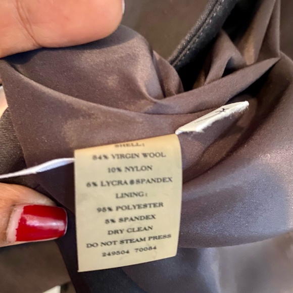 Ann Taylor Wool 2 button suit jacket, size 2P - Picture 2 of 5